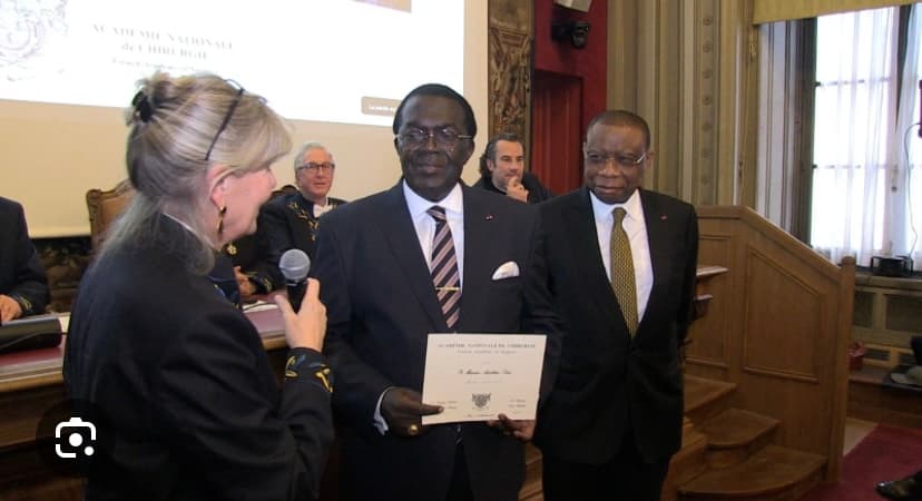 Une première qui honore l’Afrique : Deux Professeurs Camerounais Entrent à l’Académie Nationale de Chirurgie en France